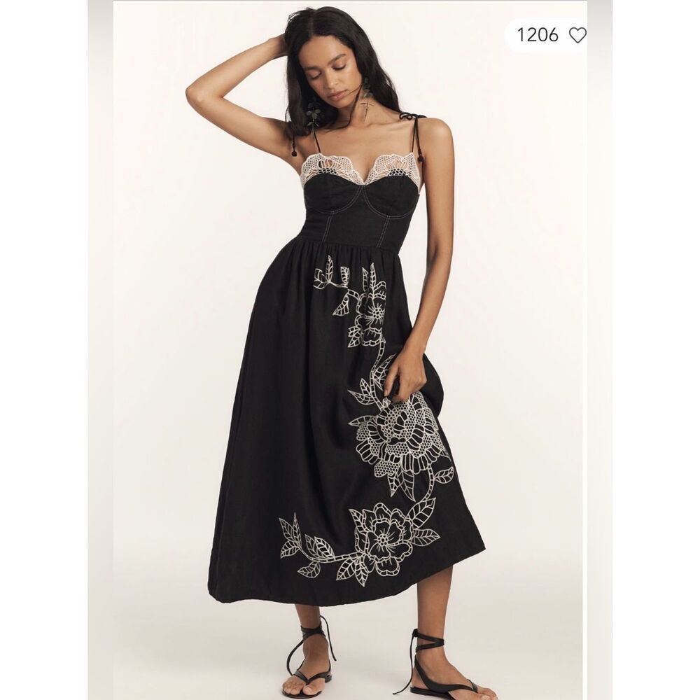 Farm Rio Linen & Richelieu Lace
Bustier Dress